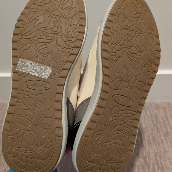 Cobb Hill New Balance Sneakers - Picture 6 of 10